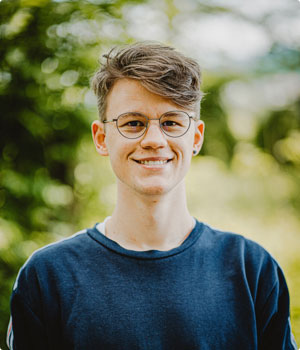 Volunteer Carlos Lindner ZVo7vtXilCs Unsplash