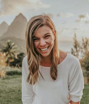 Volunteer Corinne Kutz JfIgh0ijkqM Unsplash